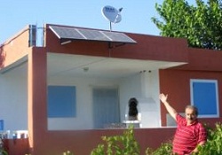Güneş Enerjisi İle Elektrik Üretiyor