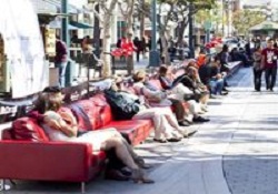 Dünyanın en uzun kanepesi İstanbul'a geliyor