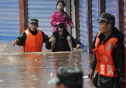 Tayland ve Kamboçya sele teslim oldu