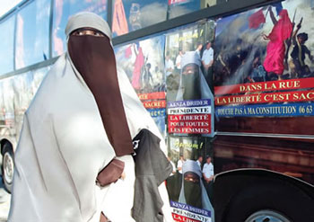 Sarkozy'nin karşısında peçeli aday çıkıyor