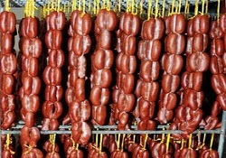 Kahvaltıda bile kırmızı et yiyoruz