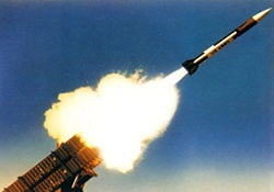 Kafanıza füze düşeceğine, füze parçası düşsün