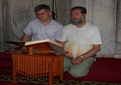 Cuma Namazı'nda Müslüman oldu