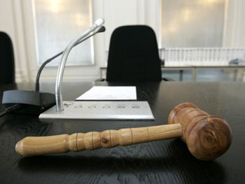 Alman yargısının gündemi okulda namaz