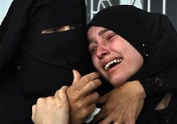 Gazzeli annelerin gözleri yollarda!