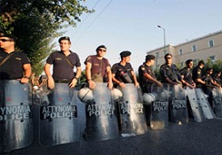 Yunanistan'da askeri darbe direkten döndü