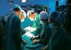 Üniversitedeki ameliyatları devlet hastaneleri devralıyor