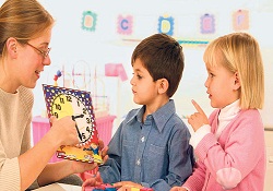 Paylaşması için elinden zorla oyuncağını almayın