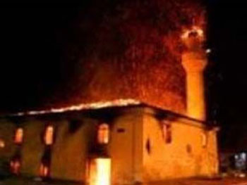 İsrail'de cami de kundaklandı