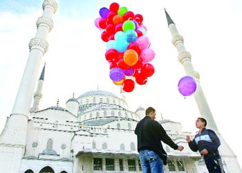 Camiler cennet yavrularla neşelensin istiyoruz