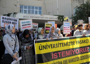 Diyarbakır’da başörtü yasağı protesto edildi