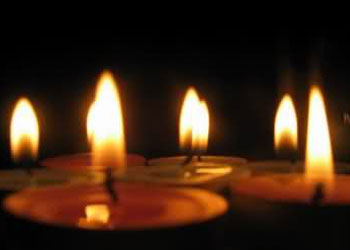 Ateşe düşmeyin diye belinizden yakalıyorum