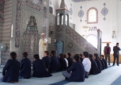 Dinar’da cami- çocuk buluşması