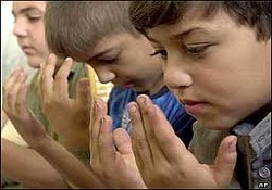 İnsî ve cinnî şeytanlardan Sana sığınırım Allah'ım!