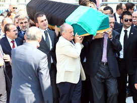 Devlet neredeyse tam kadro camiide!