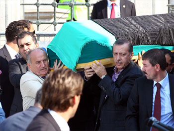 Tenzile Erdoğan dualarla uğurlandı