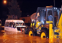 Antalya'da çok sayıda ev ve işyerini su bastı