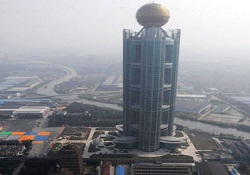 Çin'de bir köyde 328 metrelik gökdelen inşa edildi