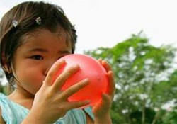 AB'li çocuklara balon şişirmek yasak