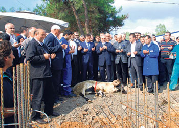 Hz. Osman Camii'nin temeli dualarla atıldı