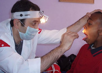 Gönüllü doktorlar Somali'ye şifa taşıdı
