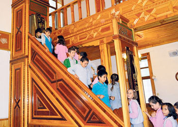 Öğrenciler camileri keşfediyor
