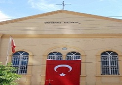 Ortodokslardan Kilise duvarına Türkiye Bayrağı
