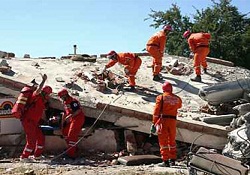 Azerbaycan, iki uçak gönderdi