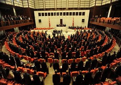 10 yılda 2 bin kanun çıktı
