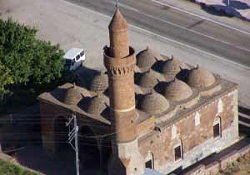 Van'da 400 Yıllık Camilerde Hasar Yok