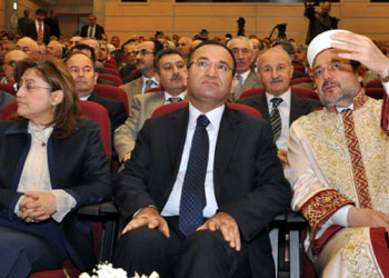 Diyanet: Kadını korumak asli vazifelerimizden