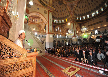 Her cemaat en az iki genç getirmeli