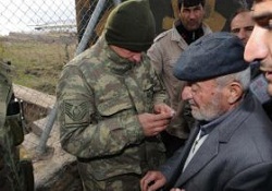 Çadır Dağıtımına Telefon Mesajı Ve Askerli Çözüm