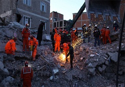 231 kişi enkazdan canlı çıkarıldı