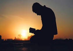 Zilhicce'nin ilk on günü neden övülmüştür?