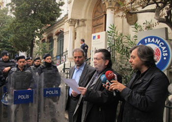 Kur'an'a hakaret protesto edildi