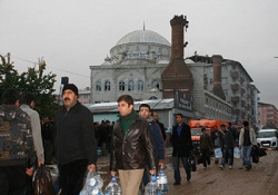 7 TIR yardım Van'a ulaştı