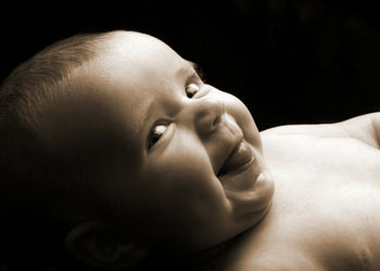 Stressiz bebeklerde alerji riski daha az