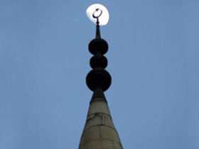 Hasarlı minarelerin yıkımına başlandı