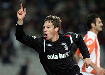 Beşiktaş'ın yıldızı İslamiyeti araştırıyor
