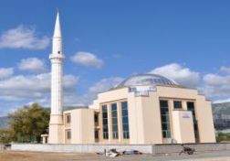 Dinler Camii İbadete Açıldı