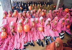 Somalili yetimlerin bayramlıkları Türkiye'den
