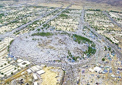 Müzdelife'de Taş Toplayan Hacı Adayları Mina'ya Yürüyor