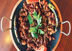 Et yemeklerinde tuz ve baharatları en son ekleyin