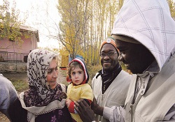 Afrikalı öğrenciler Erciş'e yardıma koştu