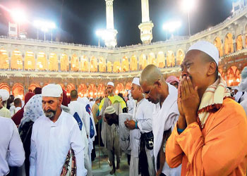 Hacılar, bayramı gözyaşlarıyla uğurladı