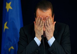 Berlusconi: Perde arkasındayım