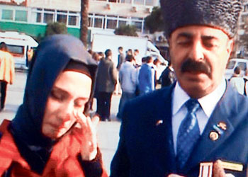 Başörtüsü karşı devrimin ürünüdür!
