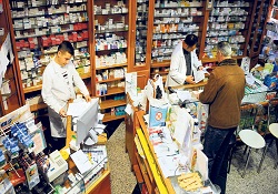 Eczaneler nüfusa göre sınırlandırılmalı
