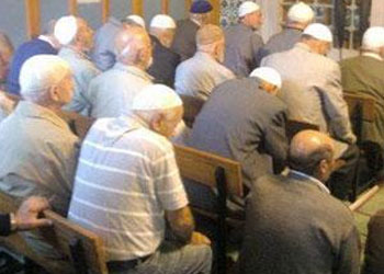 Sandalye, namaz ve cami ve kiliseler